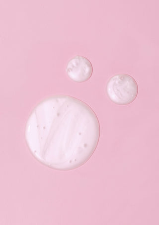 Close-up of PUFF.ME Volumizing Shampoo Discovery Size, highlighting lightweight & creamy texture formula.