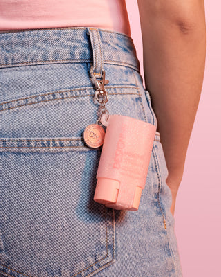 HOLD.ME styling stick glitter pouch keychain clipped onto jeans.