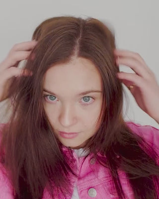 Video showcasing results of using GLOSS.ME hair oil, results show smooth hair with no frizz.