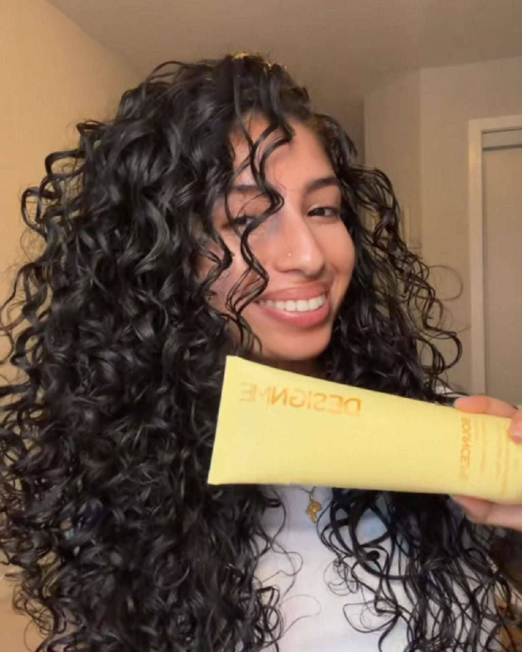 Maysa using BOUNCE.ME curl balm as a 1-step routine for bouncy, shiny, defined curls.