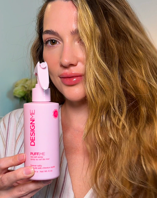Anna uses PUFF.ME sea salt spray to get soft, beachy waves without the ocean!