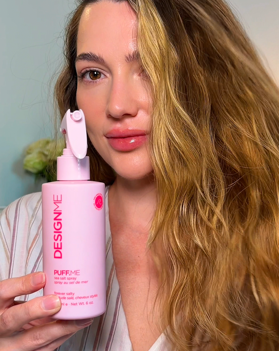 Anna uses PUFF.ME sea salt spray to get soft, beachy waves without the ocean!