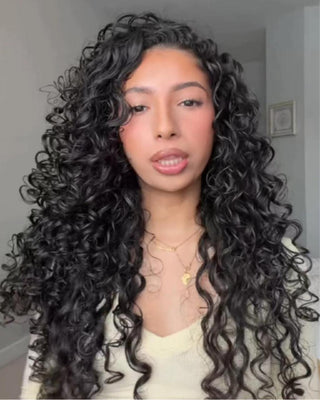 Maysa achieves bouncy, refreshed curls on day 2 using BOUNCE.ME curl enhancer mist.