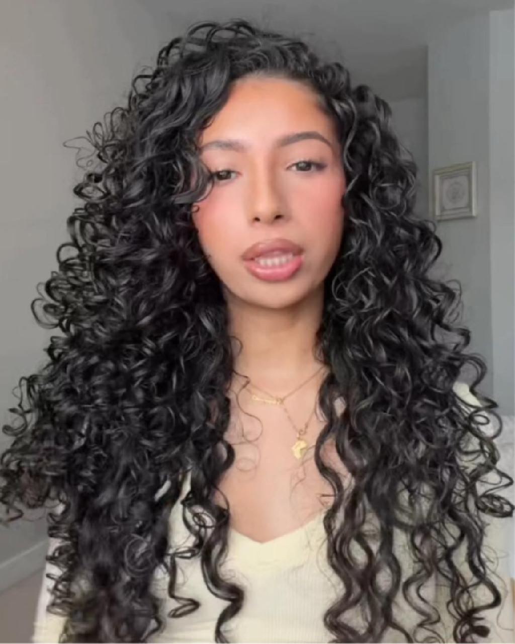 Maysa achieves bouncy, refreshed curls on day 2 using BOUNCE.ME curl enhancer mist.