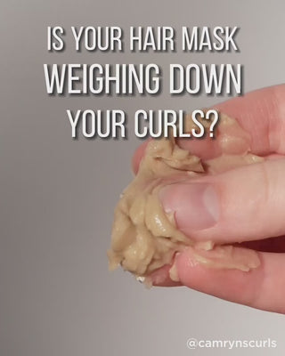 Video demonstrating the difference of using PUFF.ME volumizing mask on fine hair curls - results show voluminous, lightweight and shiny curls.