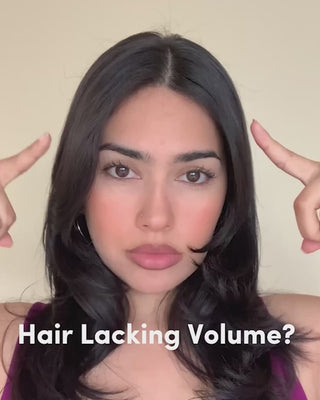 Video of a model applying PUFF.ME Volumizing Powder to one side of her roots, showing how to use it with a clear before and after of added volume.